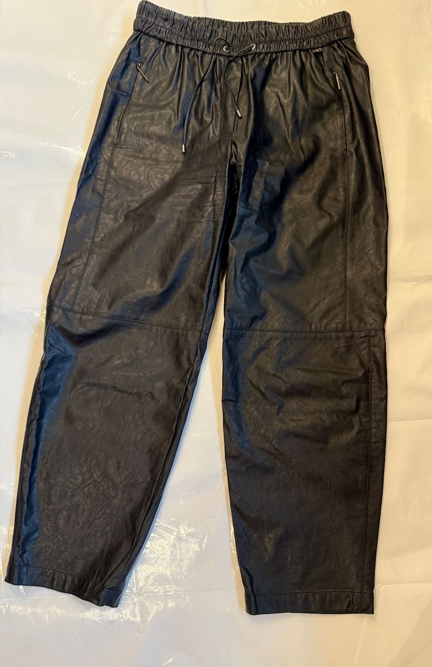 Marc Cain Pantaloni: Kunstleder Hose von MarcCain Gr. 4/40 – Nuovo (secondo la descrizione) da Pfäffikon ZH venduto da Margot1 1
