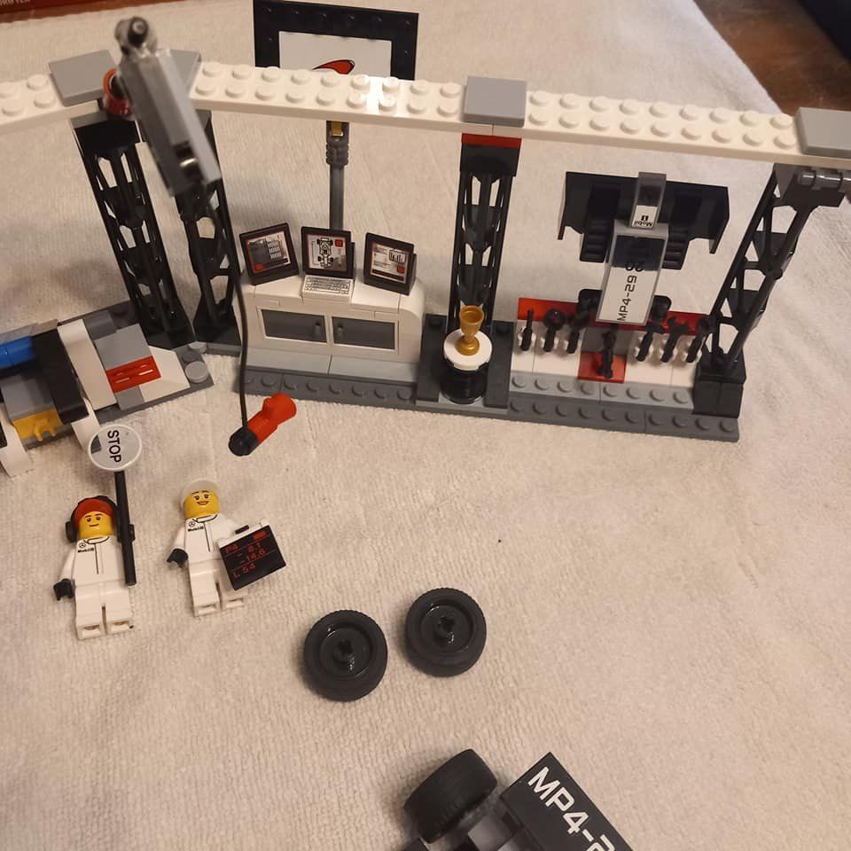 Lego Spielzeuge: LEGO 75911 Speed Champions Mercedes Box Jg2015 – Gebraucht aus Münchenbuchsee von  3