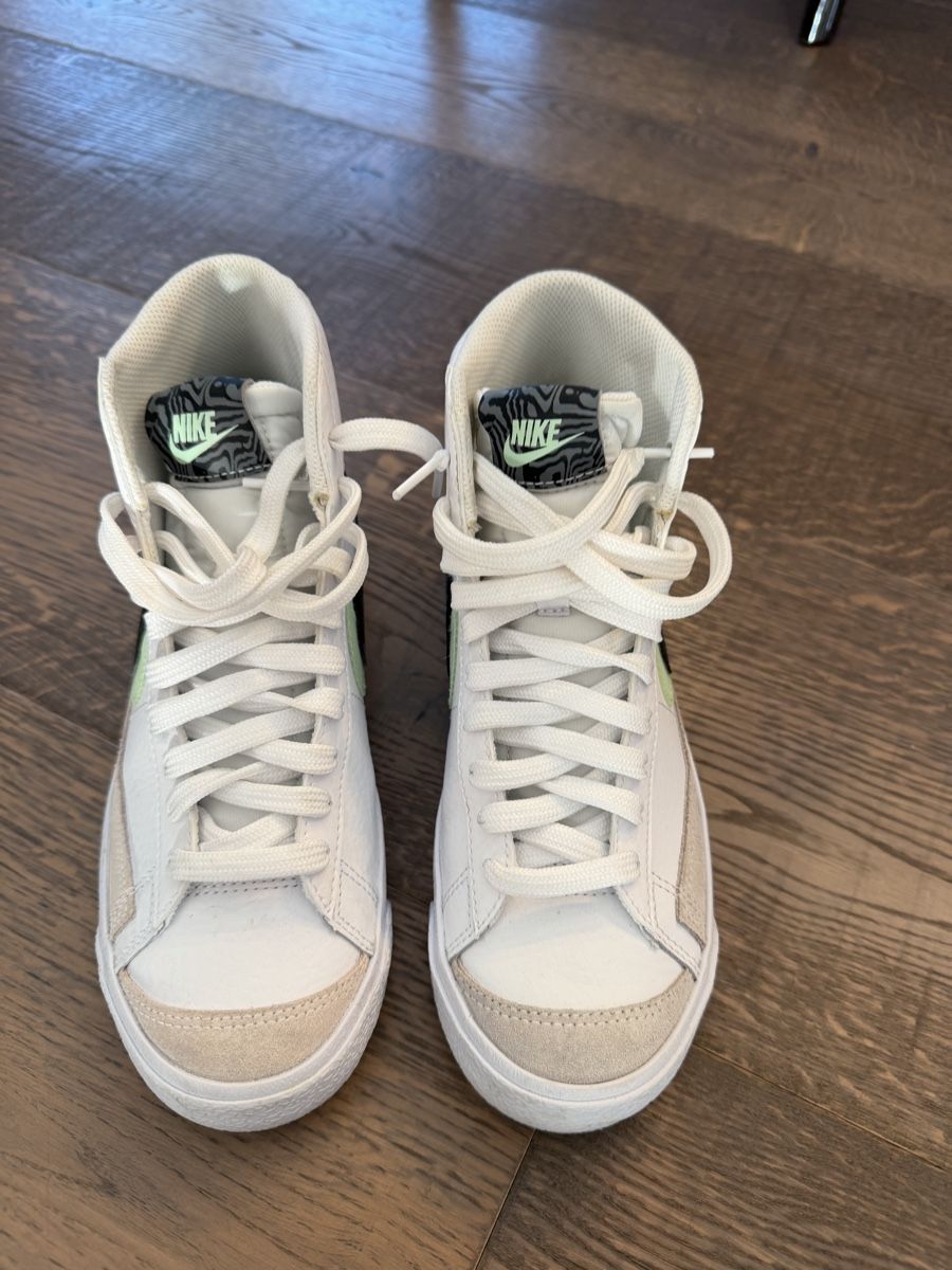 Nike Scarpe da uomo: Nike Blazer Mid 77-White Black Green – Usato da Herrliberg venduto da Tubalp 1