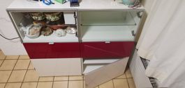 Schrank Kombination Weiss Rot mit Glastüren gutem Zustand