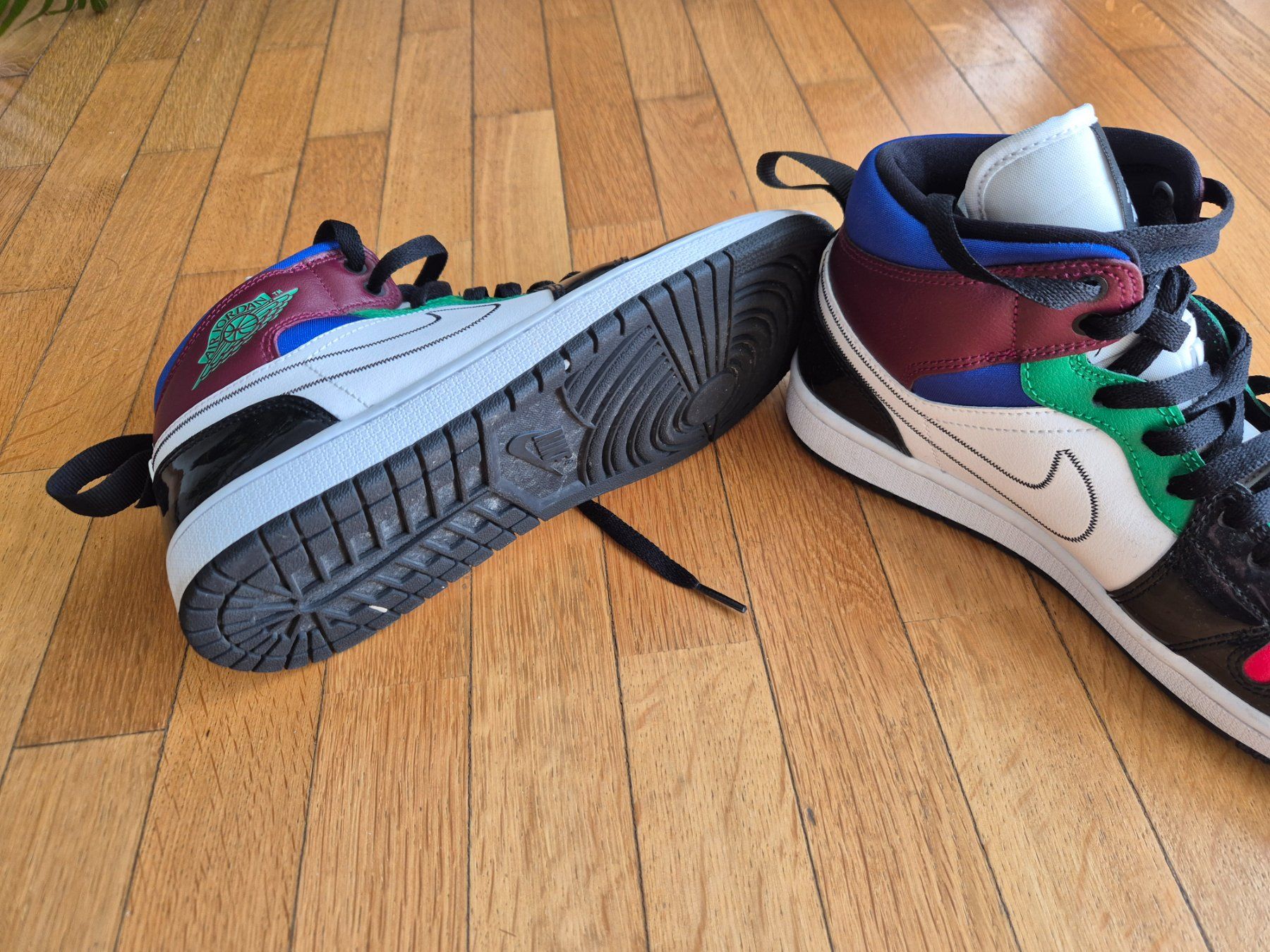 Jordan Scarpe da donna: Nike Air Jordan 1 Mid SE – Nuovo (secondo la descrizione) da Hergiswil NW venduto da Adis_D 1