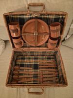 Vintage Picnic Basket - Set for Four