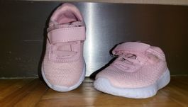 Baskets roses bébé, taille 20, parfaites pour l'été!
