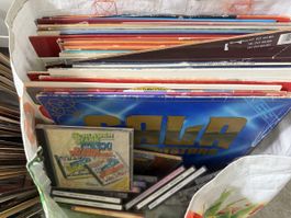 Musiksammlung CDs und Schallplatten gemischt