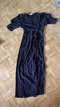 Chic Black Maxi Dress with Puff Sleeves