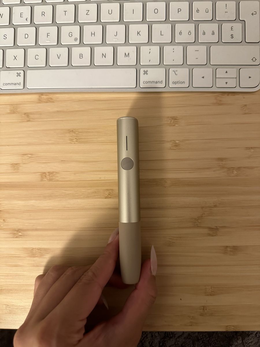 Iqos Altri Prodotti per fumatori: Iqos holder beige/gold – Usato da Pfäffikon ZH venduto da ila_6cq2