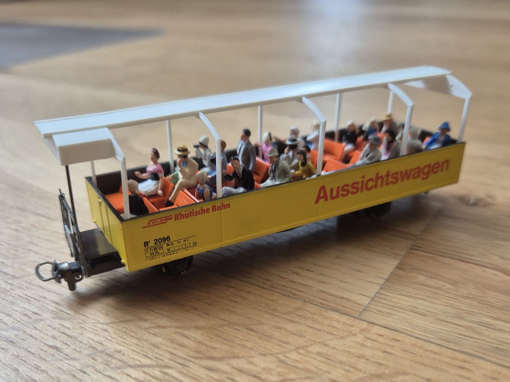 Bemo Modelleisenbahnen: Bemo RhB H0m Aussichtswagen  – Gebraucht aus Chur von engdan