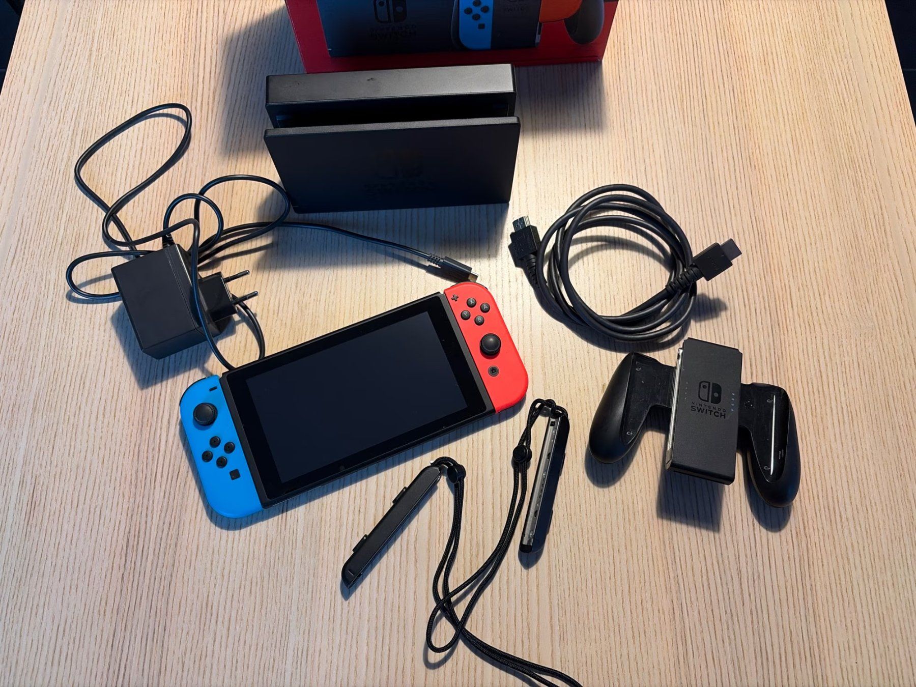 Nintendo Konsolen: Nintendo Switch (V1) inkl. allem Zubehör und OVP – Gebraucht aus Winterthur von jin_nq2j