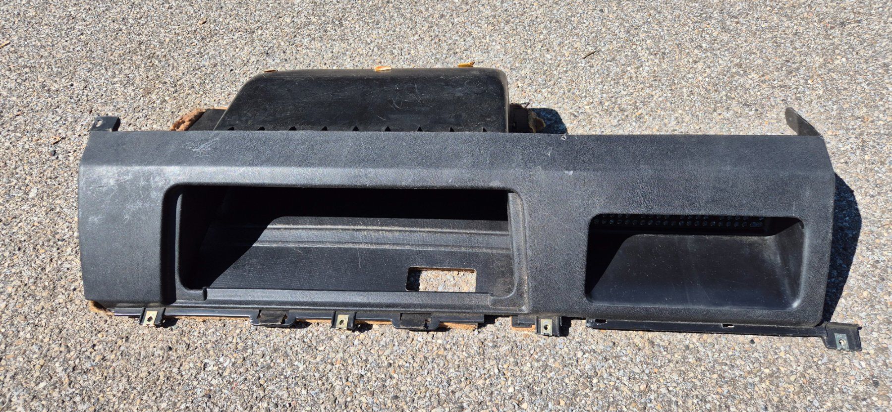 Volkswagen Alle Autoersatzteile: Jetta 1 Handschuhfach – Gebraucht aus Riggisberg von Mahali04