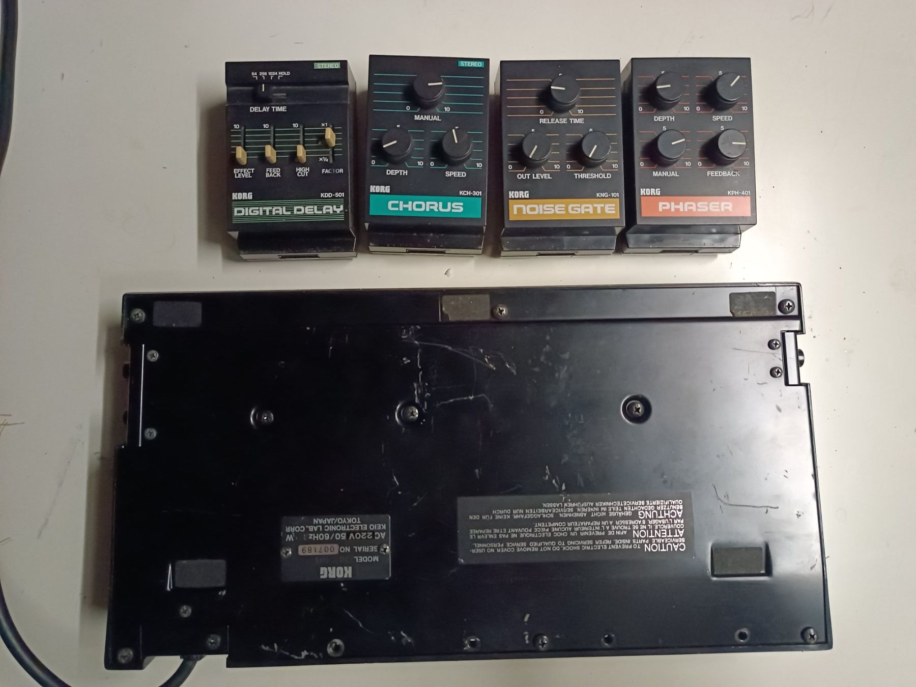Korg Strumenti musicali: Korg PME 40X Effektgerät Delay, Chorus, Noise Gate, Phaser – Usato da Grüt (Gossau ZH) venduto da adi_7jwv 7