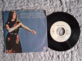 EMMYLOU HARRIS     MISTER SANDMAN    7 VINYL SINGLE