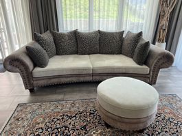 Sofa mit Hocker
