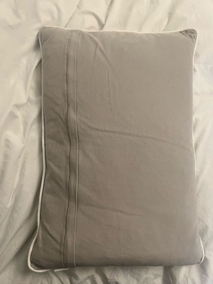 Cuscini: Grey Decorative Pillows: "Love," "Happiness," "&" 3-Set – Usato da Zürich venduto da ginag2684 2