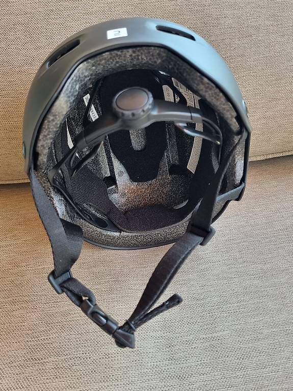 Decathlon Caschi: Kinder Velo Helm – Usato da Münchwilen venduto da dila77 2