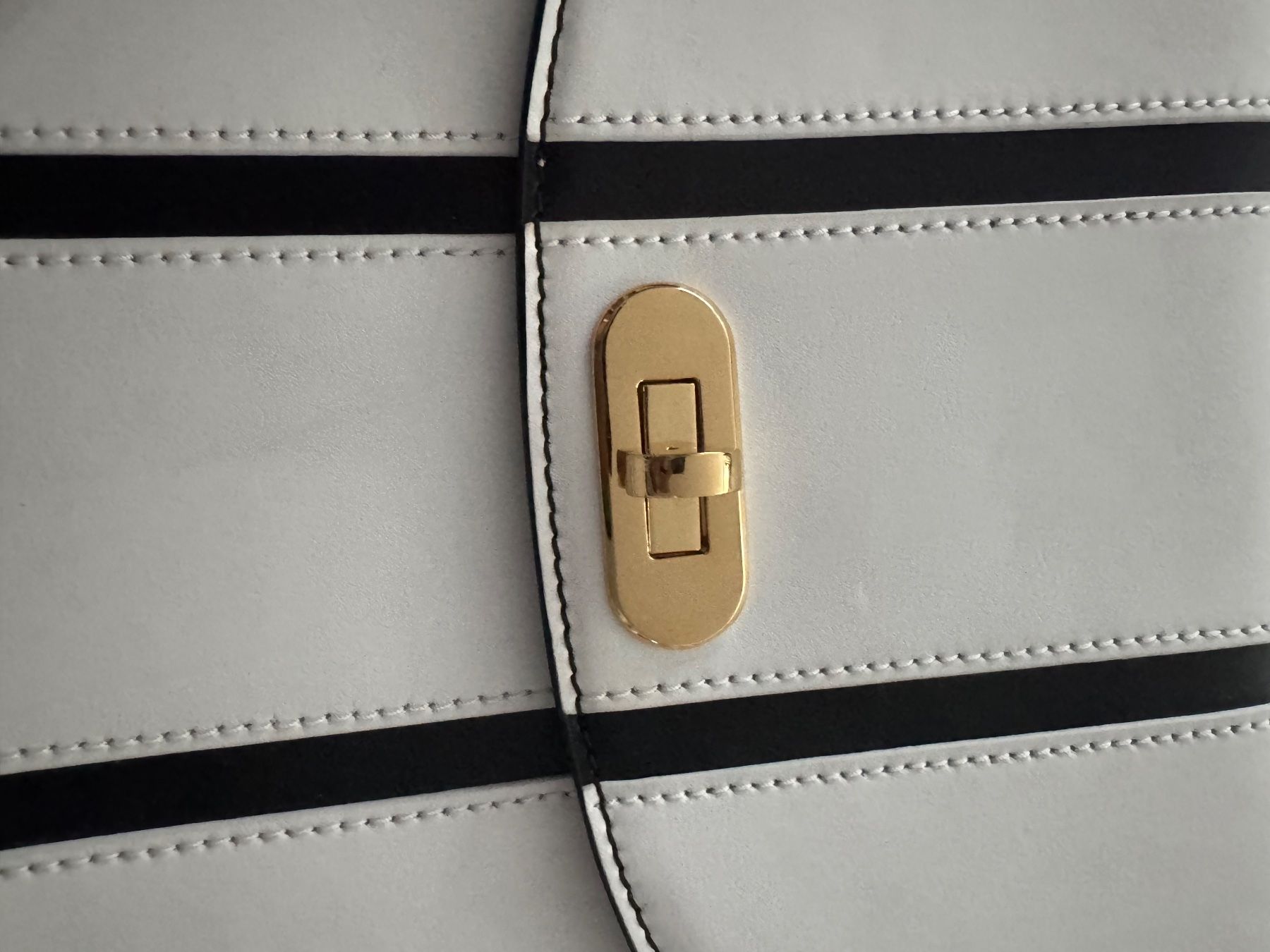 Coccinelle Borse da donna: Coccinelle Tasche 26x24cm – Nuovo (secondo la descrizione) da Baden venduto da Sakilili 5