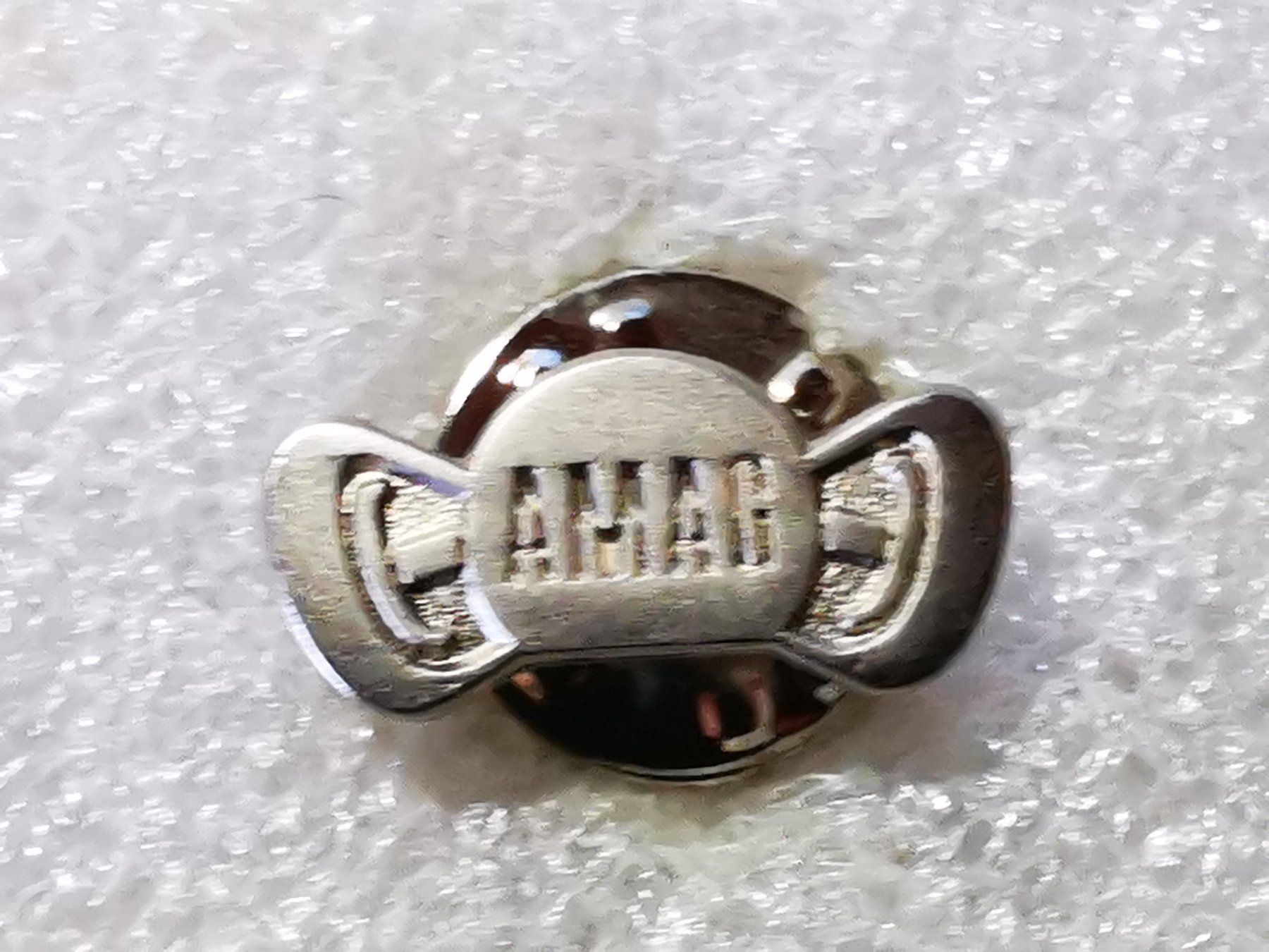 Placchette & Badge: Ansteckpin 46: Amag – Usato da Oppligen venduto da Pin-Fall-Shop