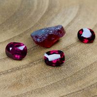 Granat Garnet Edelstein SET 32.15 Karat 3x facettiert 1x roh