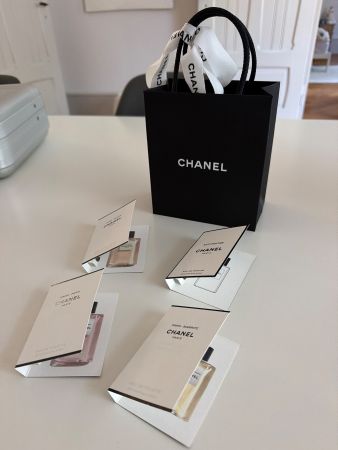 Chanel Tragtasche und Parfum Proben