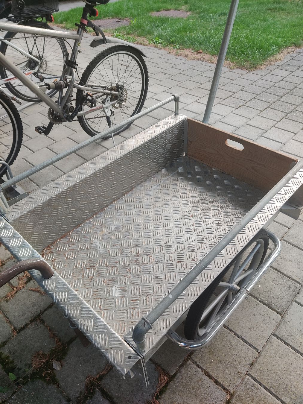 Rimorchi: Velo/Töfflianhänger – Usato da Oberwil b. Zug venduto da kai_k5fx 1
