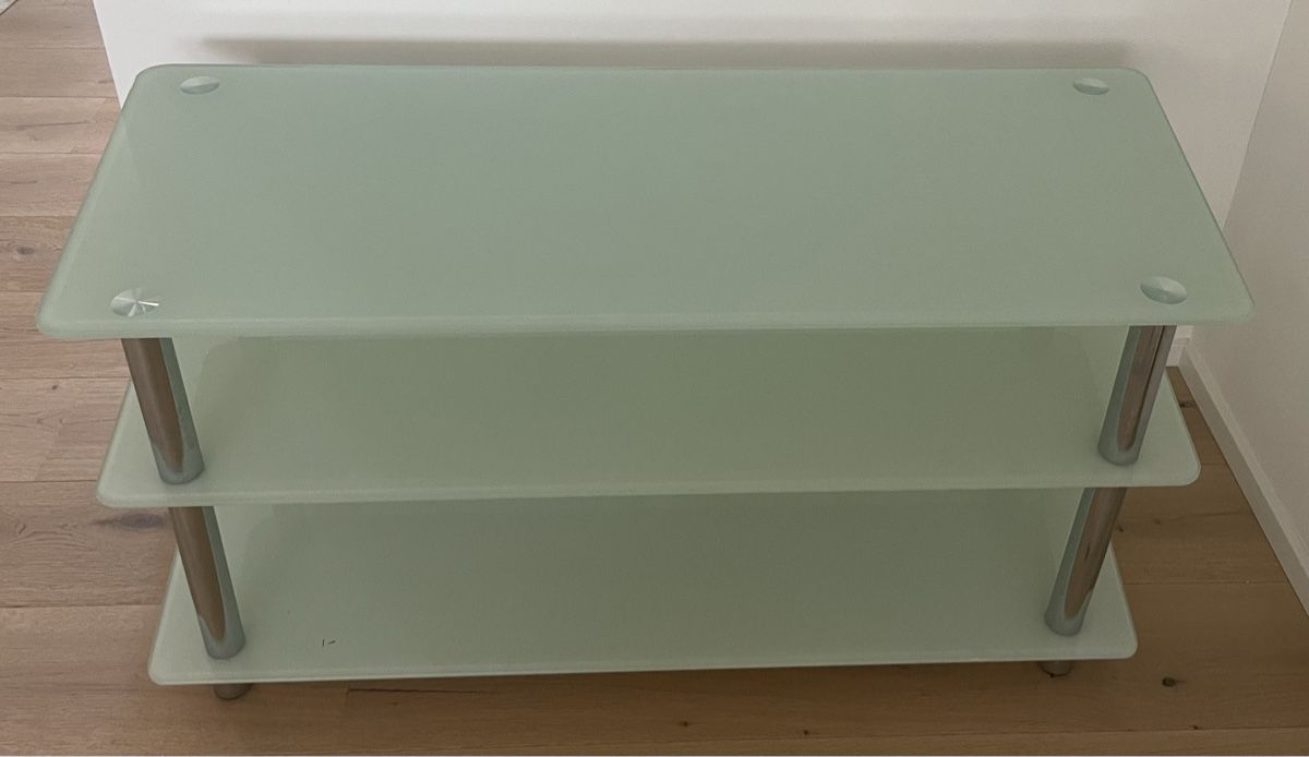 Tavoli: Green glass trapezoid shape TV table – Usato da Embrach venduto da lau_2gtp 2
