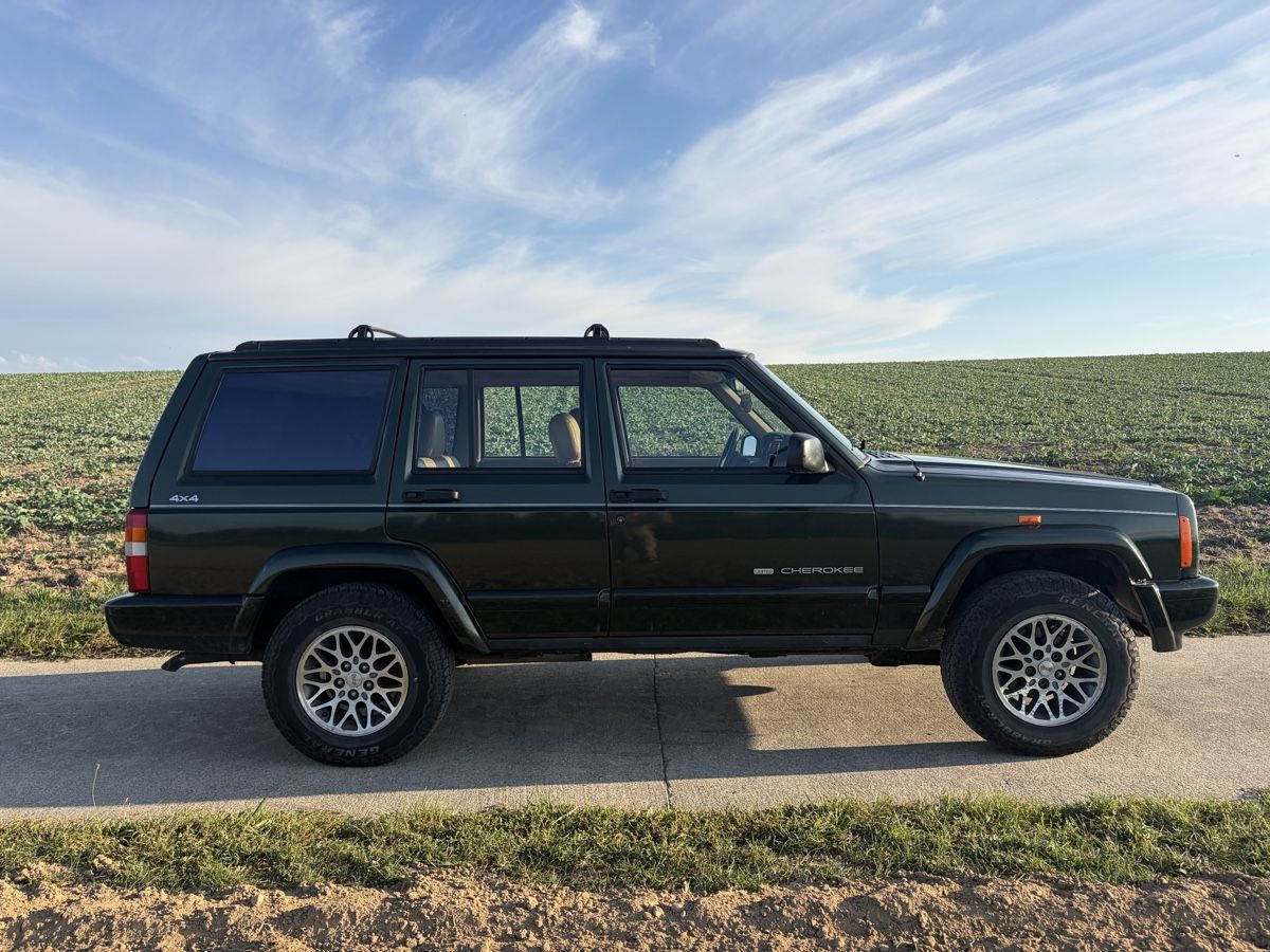 Jeep Autos: Jeep Cherokee 4l 1997 – D'occasion à Praz par hip_s2gg 1