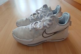 NIKE Lebron James Basketball Schuhe NEU 44
