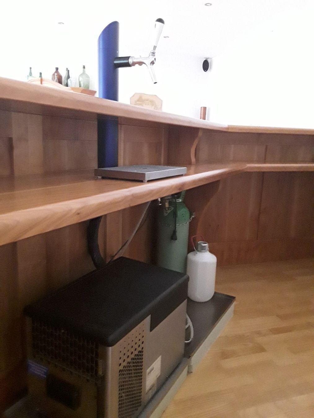 Articoli in legno: Bar, massiv gestämmt Kirschbaumholz – Usato da Tuttwil venduto da Habicht931 3