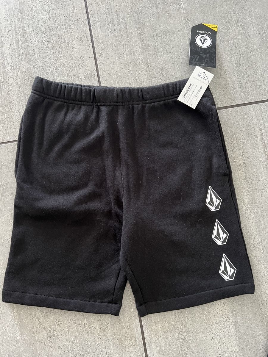 Volcom Lotti di vestiti: Ensemble short et T-shirt Volcom – Nuovo e nell'imballaggio originale da Gland venduto da choupon 2
