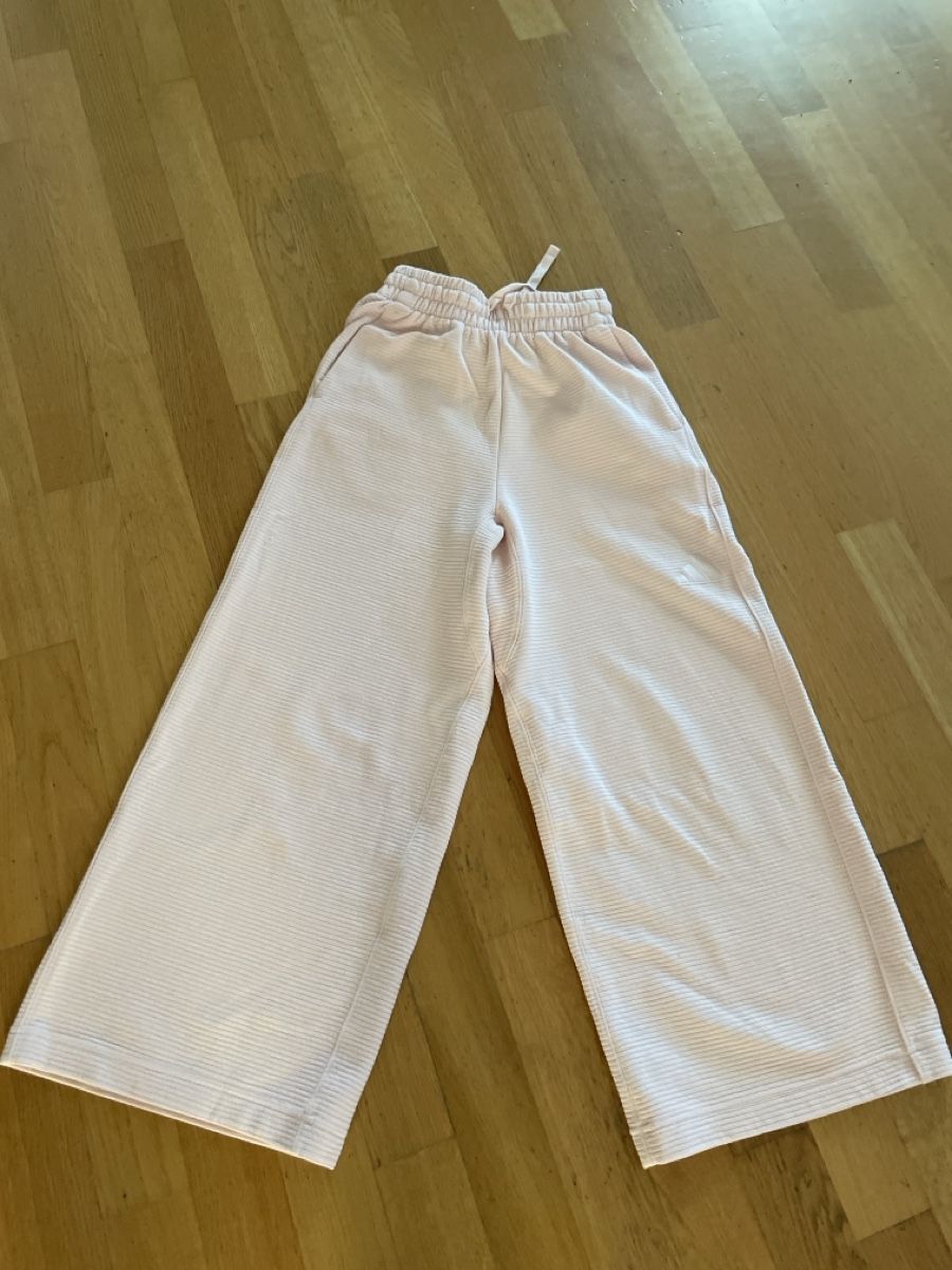 Adidas Hosen: Adidas Trainerhose altsosa – Neu (gemäss Beschreibung) aus zürich von ningsih