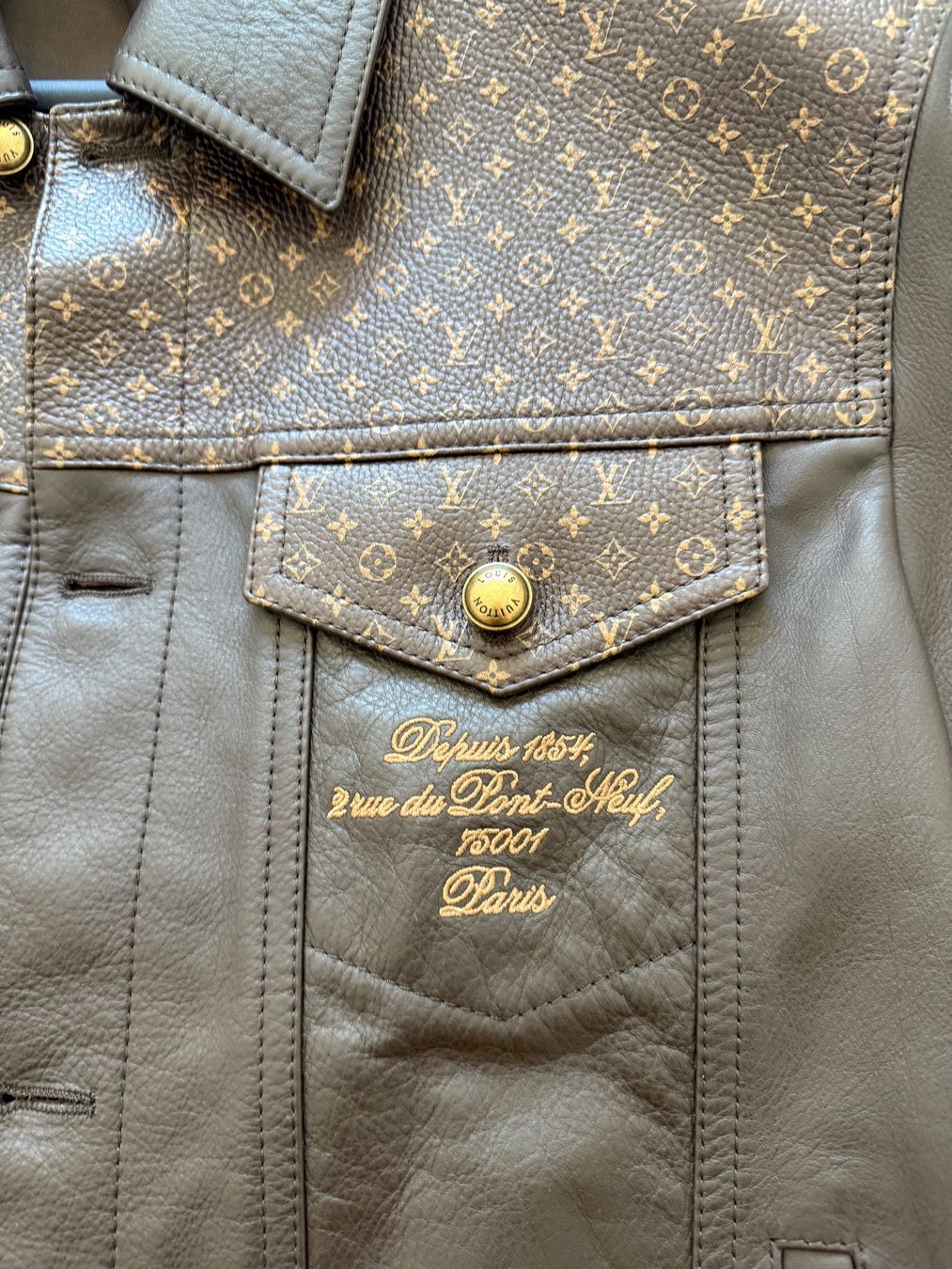 Louis Vuitton Giacche: Giacca in pelle sfilata Louis Vuitton – Nuovo (secondo la descrizione) da Giubiasco venduto da mat_n8k5 4