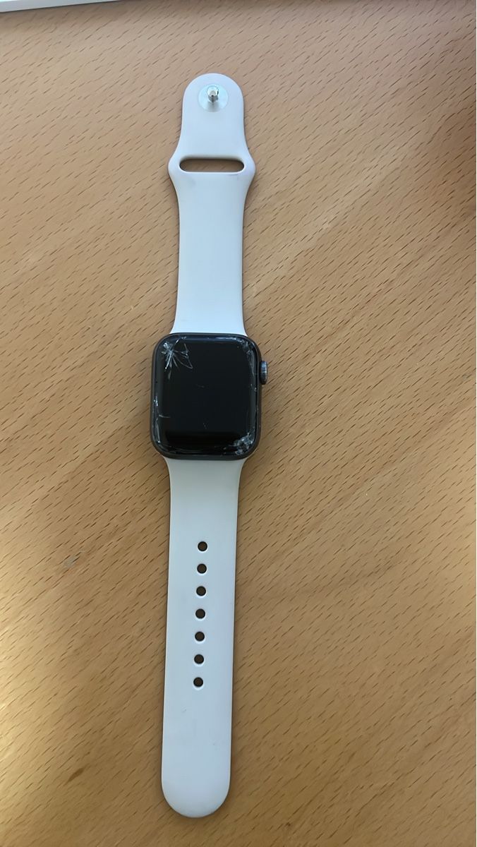 Apple Smartwatch: Apple Watch Serie 4 LTE mit Glasbruch – Difettoso da windisch venduto da meisterkingremo