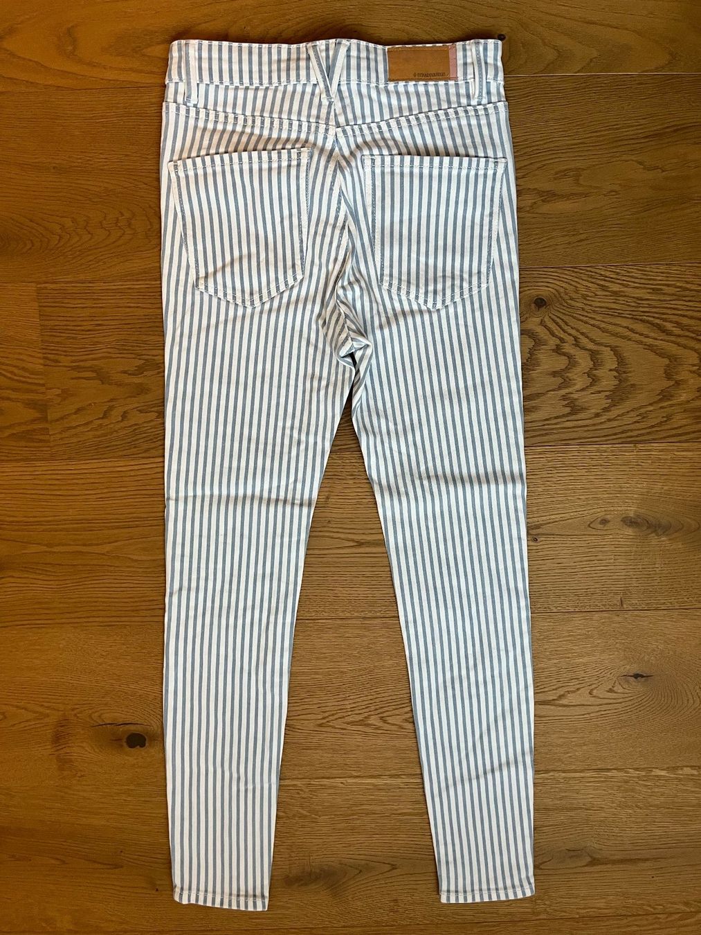 Stradivarius Pantaloni: Gestreifte Damenhose – Usato da Balgach venduto da Olieto 1
