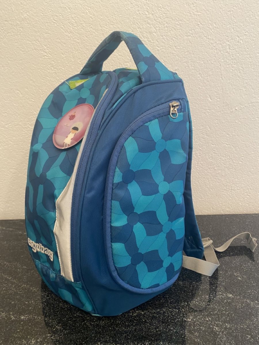 Ladenausstattungen & Messebau: Ergobag Schulrucksack mit Sportrucksack – Gebraucht aus Stäfa von Protea3 3