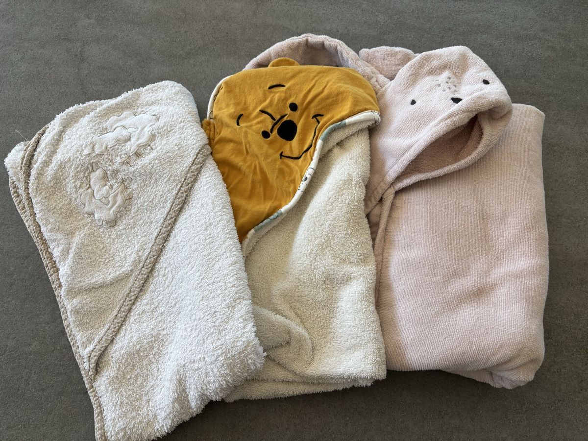 Serviettes de bain: Trois linges pour bébé avec capuchon – D'occasion à Chapelle-s-Moudon par vanesso