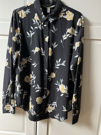Bluse mit Blumen