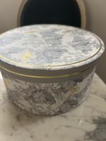 Round Carton Box with Lid - Home Decoration Item