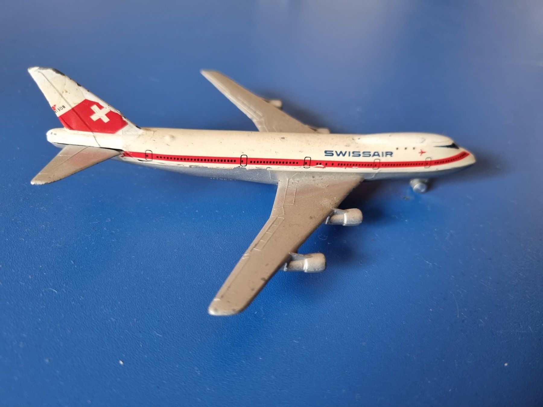 Swissair Modellbausätze & Standmodelle: Swissair Flugzeug Modell Boeing 747 – Gebraucht aus Schaffhausen von Leveron13