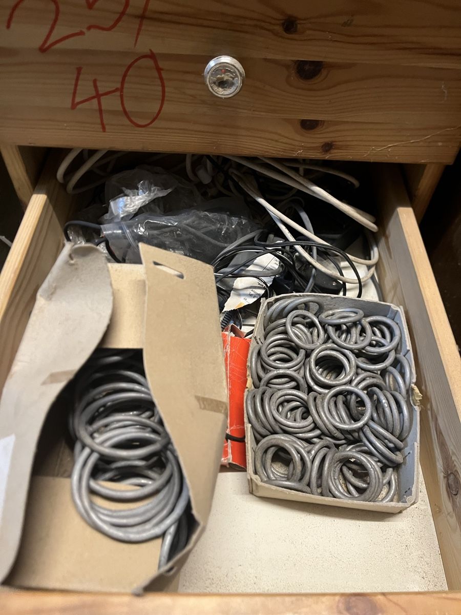 Cassettiere: Schubladen mit diversen Elektro Sachen – Usato da Wangen SZ venduto da vallee 4