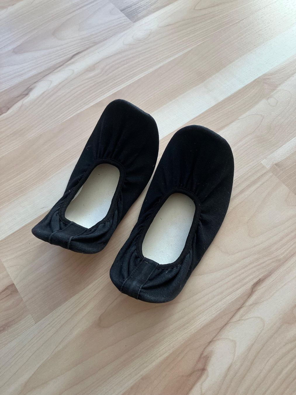 Schuhe für Jungen: Gymnastikschuhe Gr. 37 – Gebraucht aus Ebnet von Bejava