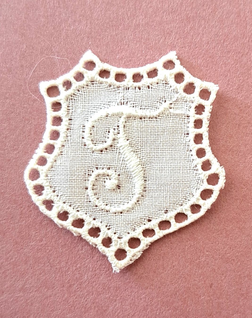 Stoffe: " T " Monogramme dentelle de coton ancienne- à coudre – Neu (gemäss Beschreibung) aus Hauterive NE von ali_vintage