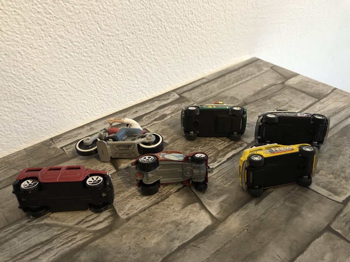 Hot Wheels Giocattoli: Autos Sammlung, – Usato da Chur venduto da Tsambiko 7