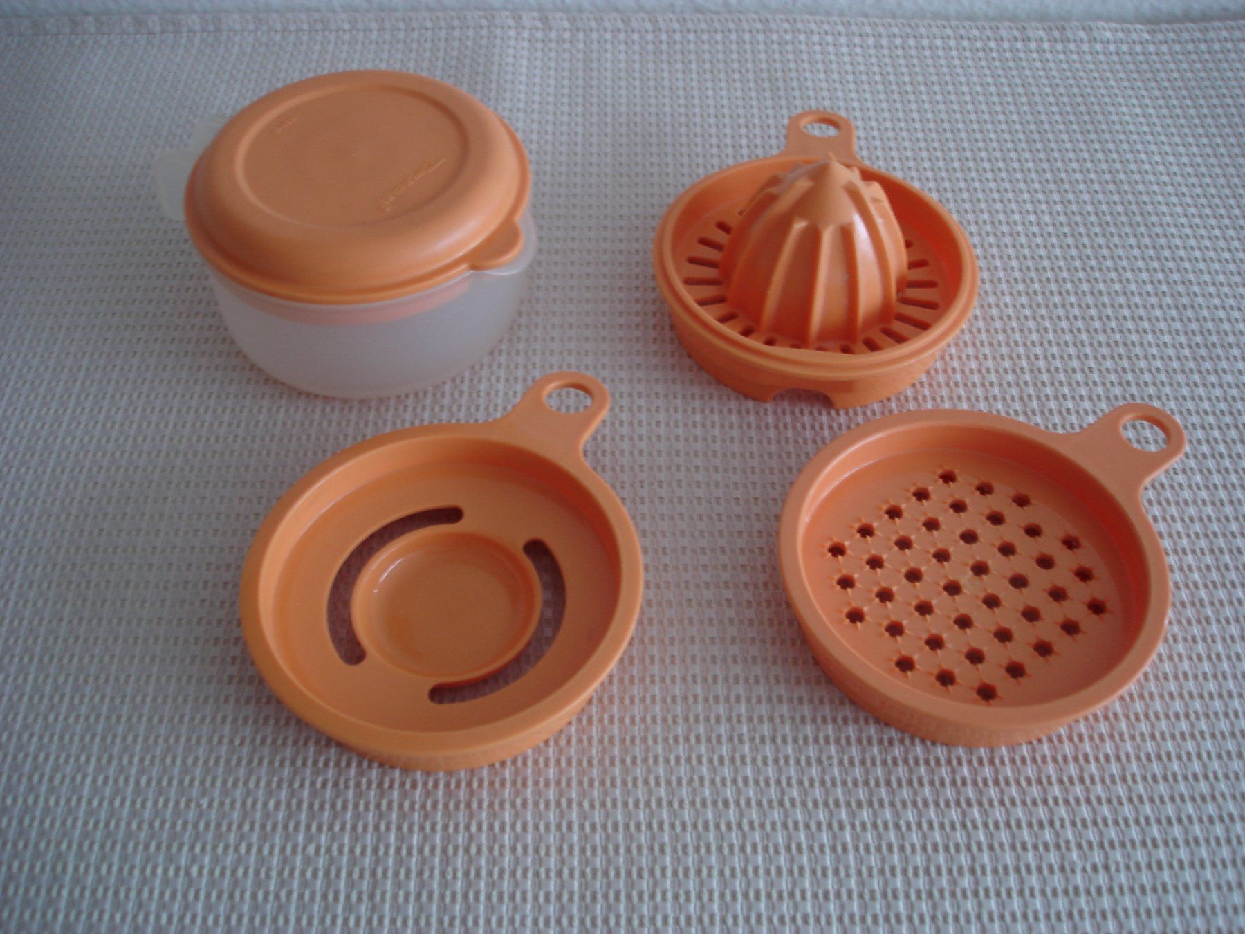 Tupperware Contenitori & Simili: Tupperware Küchenperle 3-IN-1 Küchenhelfer & Behälter 650ml – Usato da Regensdorf venduto da anna059 2