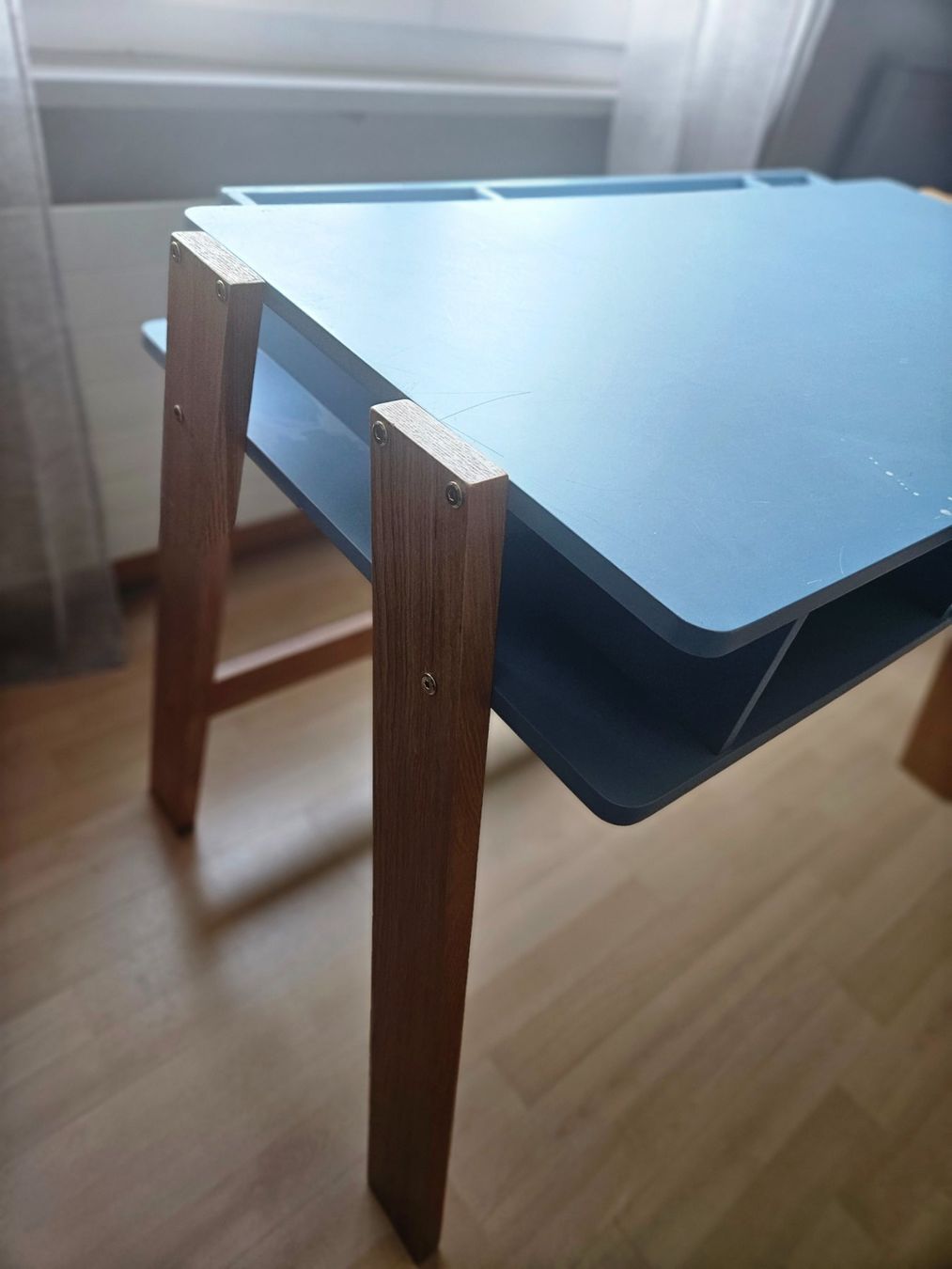 Scrivanie: Kindertisch / Maltisch, hellblau, ideal fürs Kinderzimmer – Usato da Biberist venduto da cal_9tcf 4