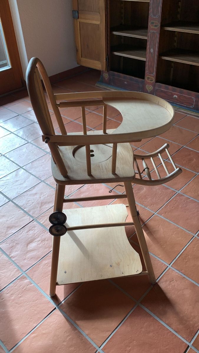 Sessel: Kindersessel Antik, Holz – Gebraucht aus Gümligen von morticiaaddams 1