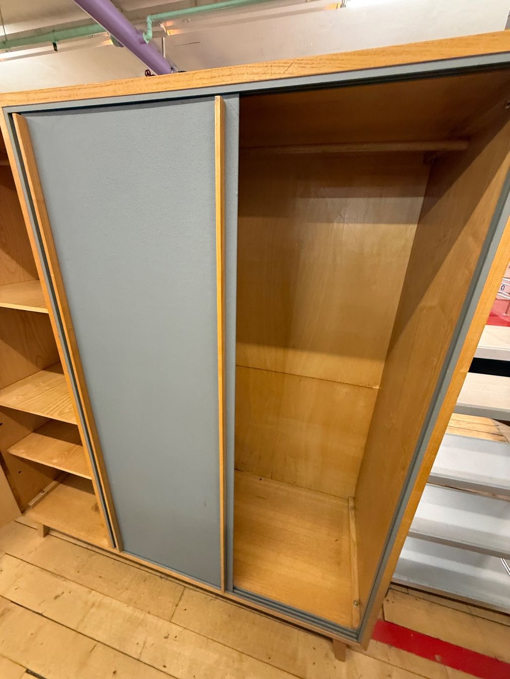 Schränke: Victoria-Möbel Baar Kleiderschrank – Gebraucht aus Fulenbach von Annie.s_Mid_Century 1