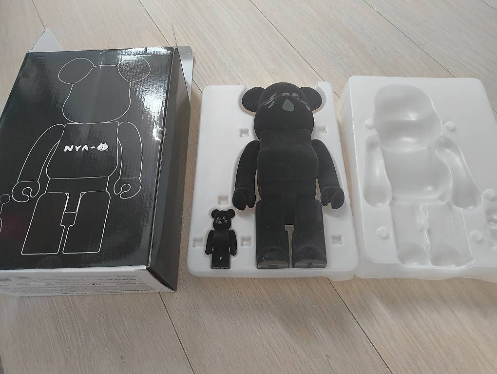 Statuette: Bearbrick Nya Flocky Ver. 100% & 400% Set – Usato da Luzern venduto da Pokepas 2