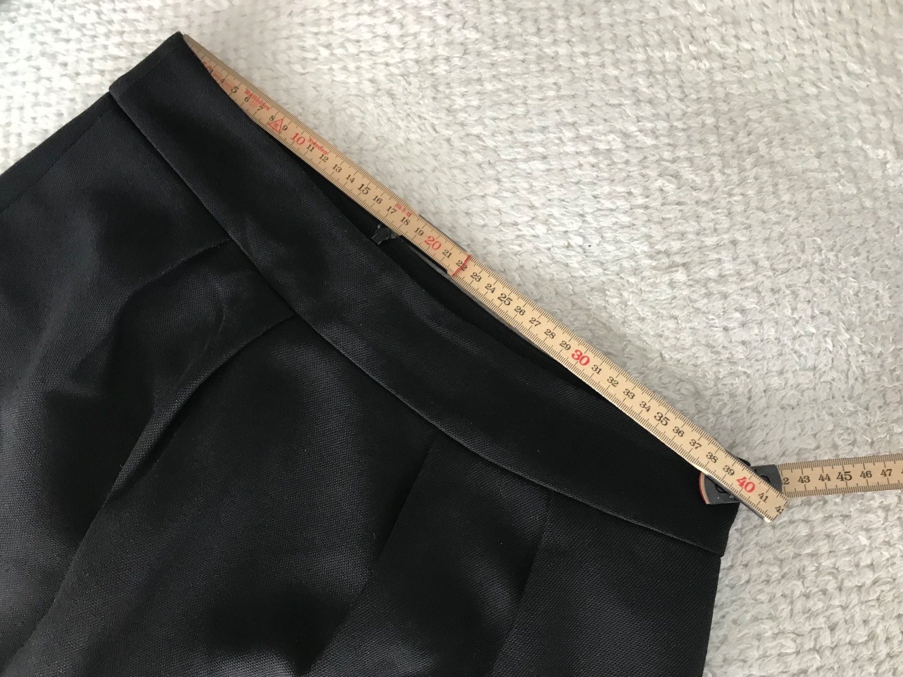 Zara Röcke: Schwarzer Minirock von ZARA, 43% Wolle – Gebraucht aus Niederteufen von mix18 1