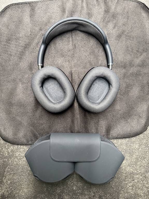 Cuffie: Apple AirPods 1. Generation  Lightning – Usato da Holderbank SO venduto da Blaxta 2
