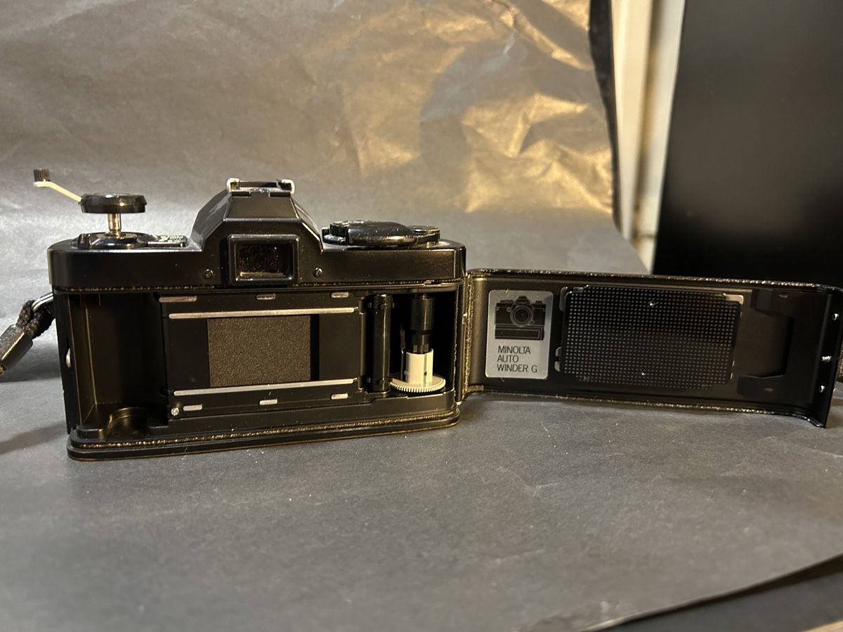 Minolta Fotocamera: Minolta XG 9 mit Databack – Usato da Basel venduto da Schtreuner 3
