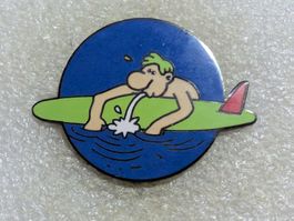 Ansteckpin 161: Surfer